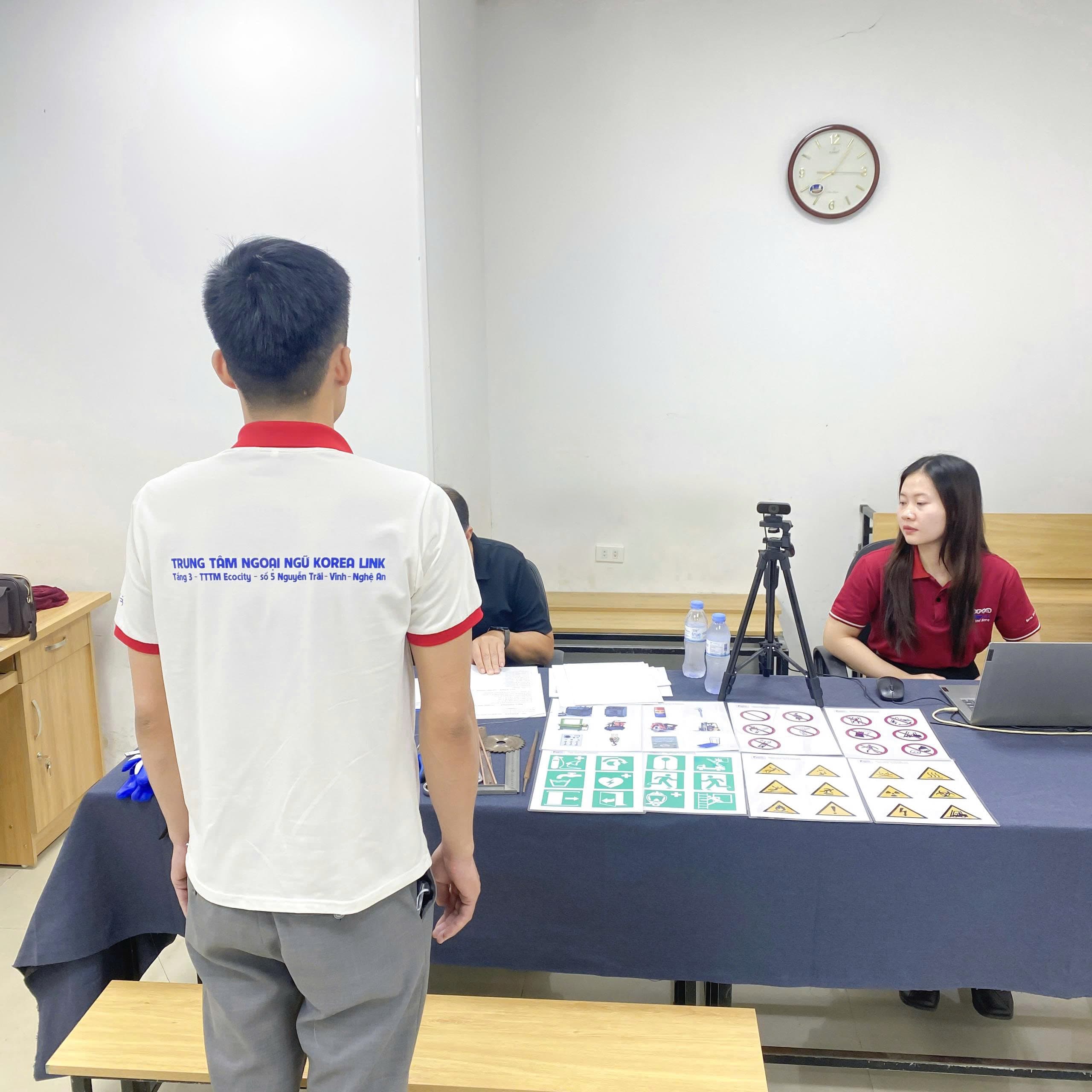 Học viên Korea Link tham gia buổi phỏng vấn Vòng 2 thực tế